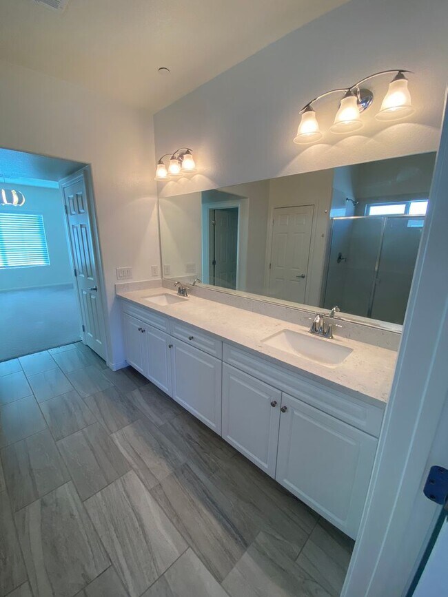 Building Photo - Beautiful 4 bed/3 home located in Henderson.