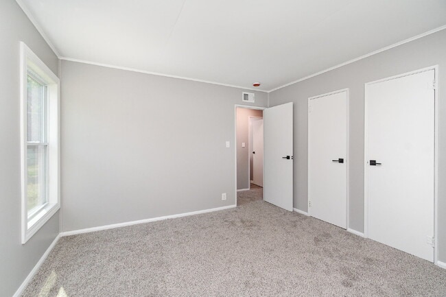 Building Photo - 2- Bedroom Single family home Only $1250/M...