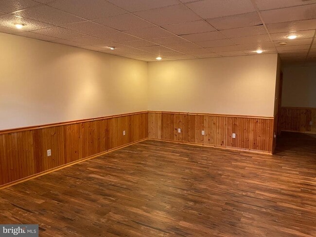 Building Photo - 716 Heather Ln
