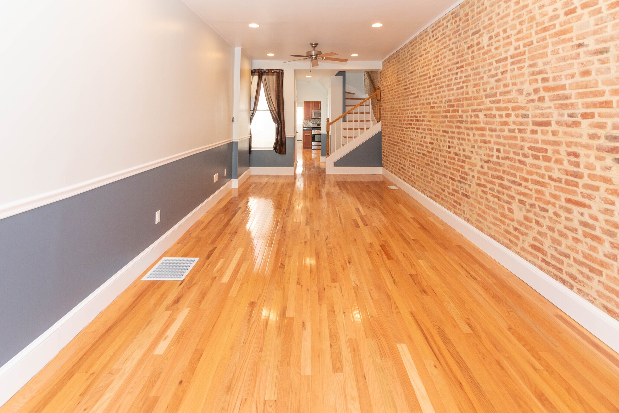 Building Photo - 423 S Eden St