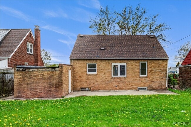 Building Photo - 321 Eggert Rd
