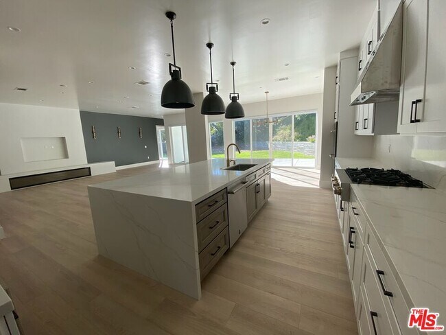 Building Photo - 5015 Redwillow Ln