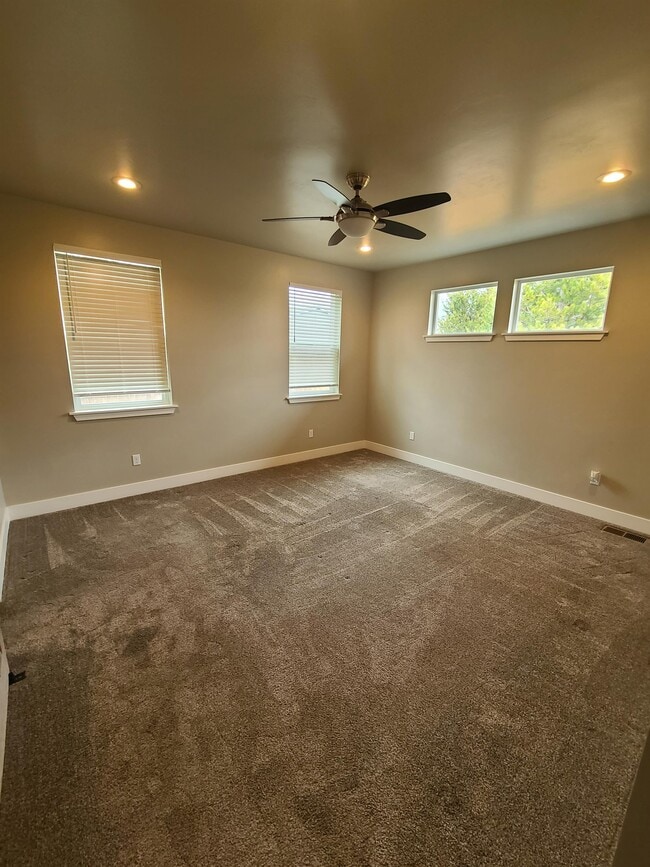 Building Photo - 16680 Cabin Lake Ln