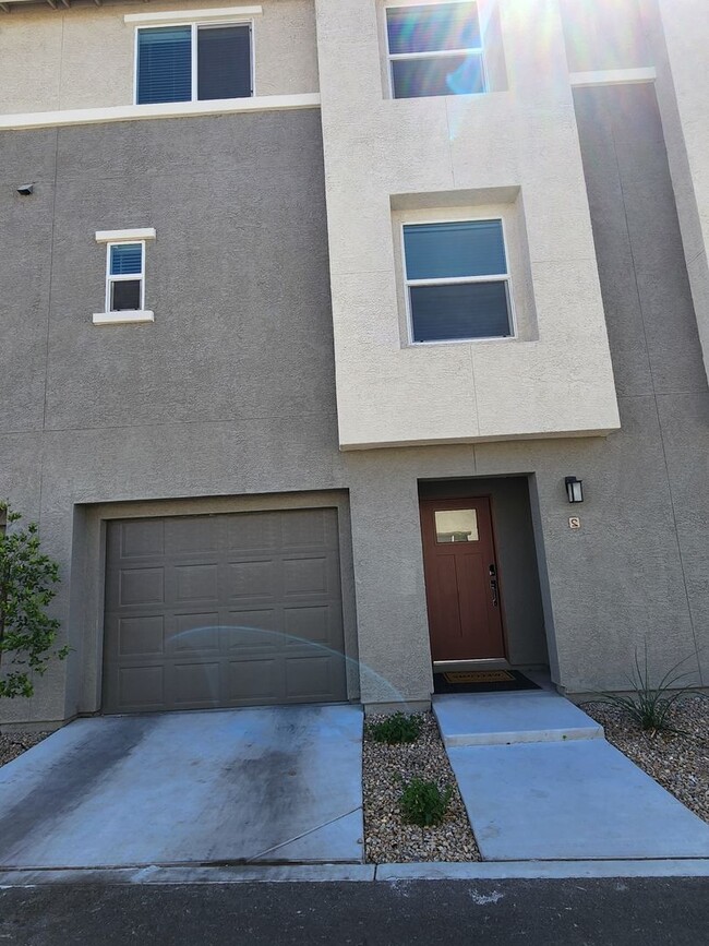 Primary Photo - Modern Comfort Meets Vegas Vibes! – Utilit...
