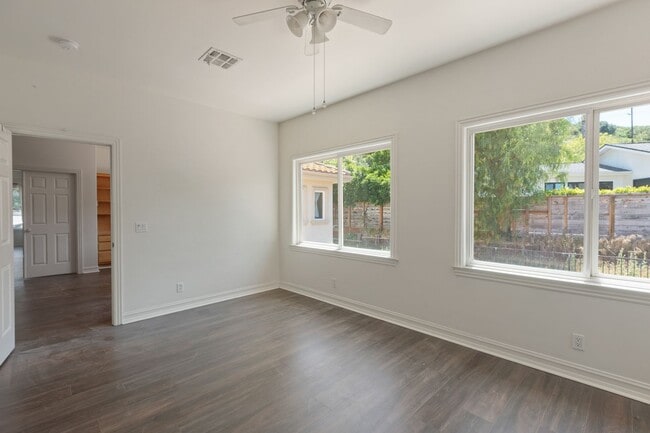 Building Photo - Elegant 5-Bedroom Estate with Pool in Prime Woodland Hills