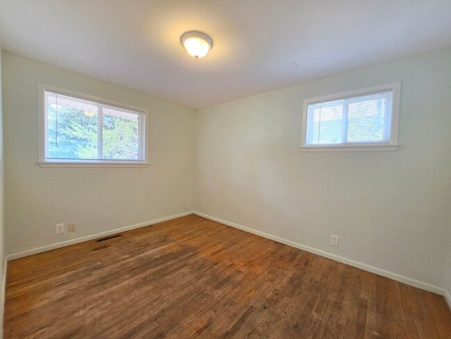 Building Photo - 710 S 44th St