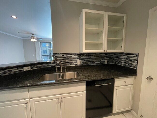 Building Photo - 1701 E Colter St