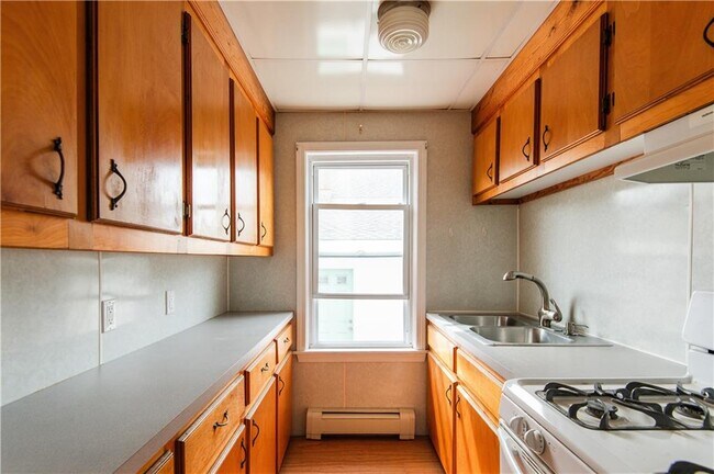 Building Photo - 455 Child St
