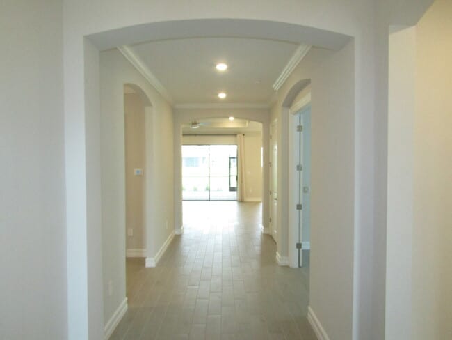 Building Photo - 608 Maraviya Blvd