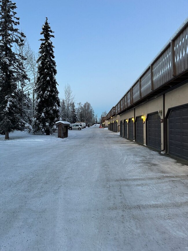 Building Photo - Newly Remodeled, 1 Bed/1 Bath Garage/Washer/Dryer
