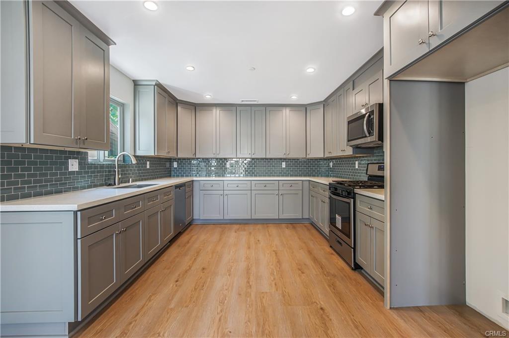 Building Photo - 3920 W 108th St