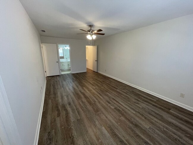 Building Photo - Renovated 3/2.5 House in Chieftain Hills- ...