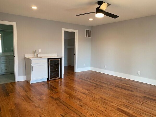 Building Photo - Newer Contruction - 3 Bed 3.5 Bath 3 Stories!