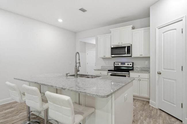 Building Photo - 191 Southern Pnes Rd