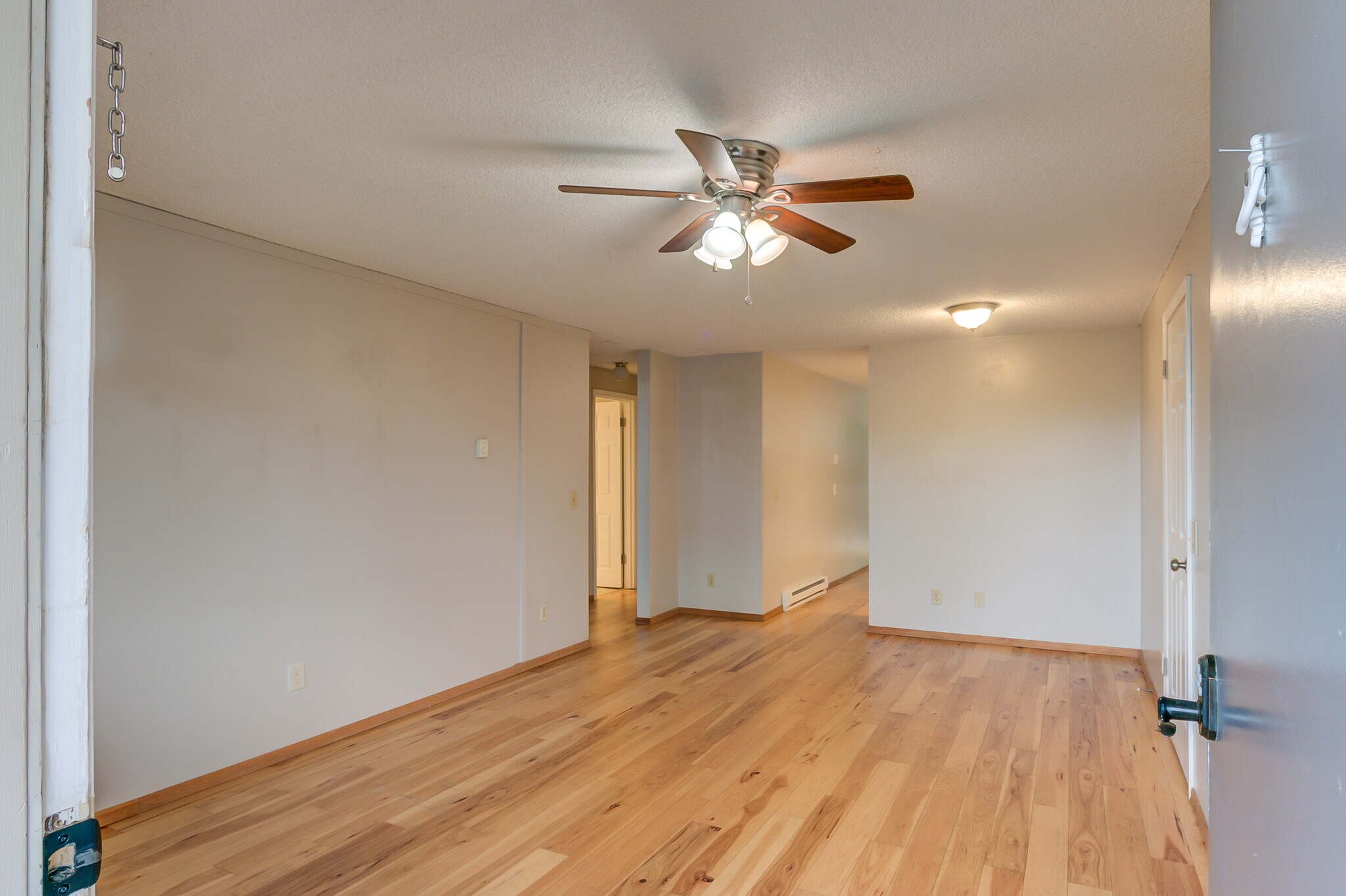 Building Photo - 4050 W Lake Sammamish Pky NE