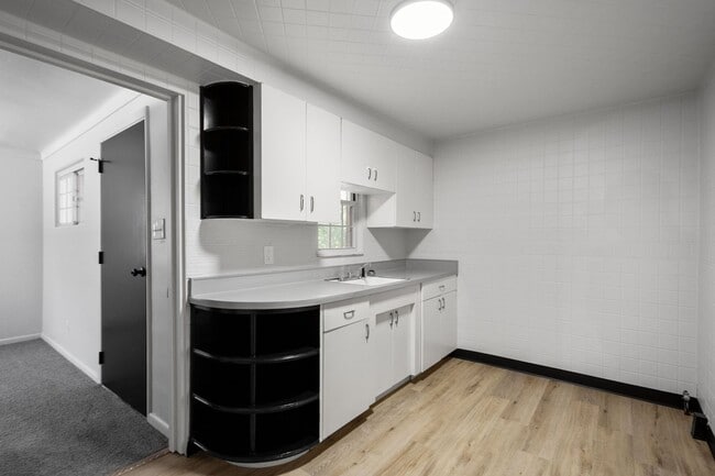 Building Photo - Stunning 4 Bedroom home in North Versailles available January 15!