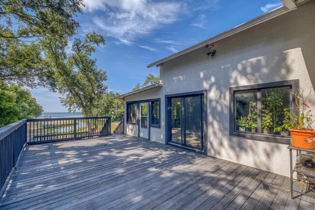 Building Photo - 4811 Soundside Dr