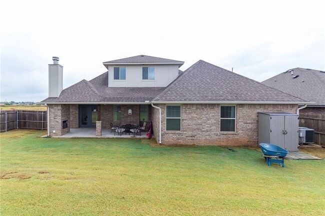 Building Photo - Stunning new home + 4 bedrooms + 3 bathroo...