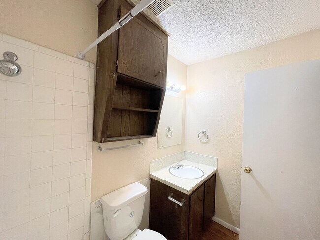 Building Photo - 1526 Leader Dr