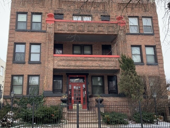Primary Photo - 6211 S Drexel Ave