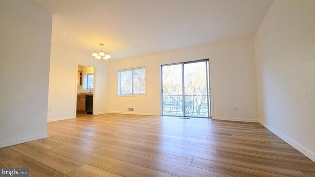 Building Photo - 10636 Montrose Ave