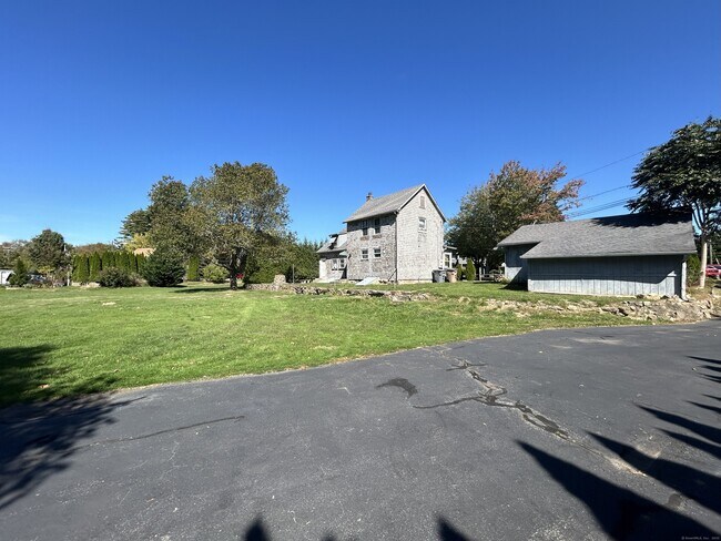 Building Photo - 36 Church Ln