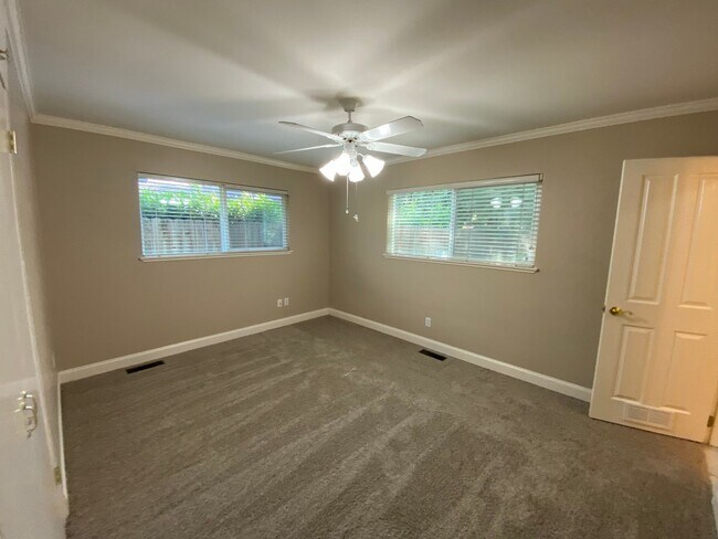 Building Photo - Spacious home in Green Acres coming soon!