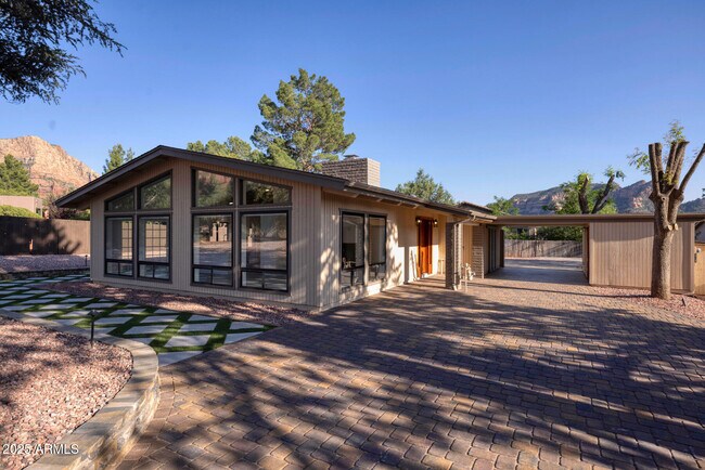 Building Photo - 21 Hummingbird Cir