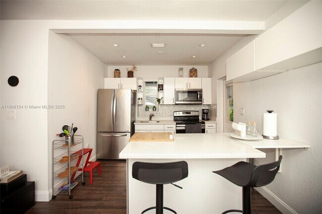 Building Photo - 1050 NW 46th St