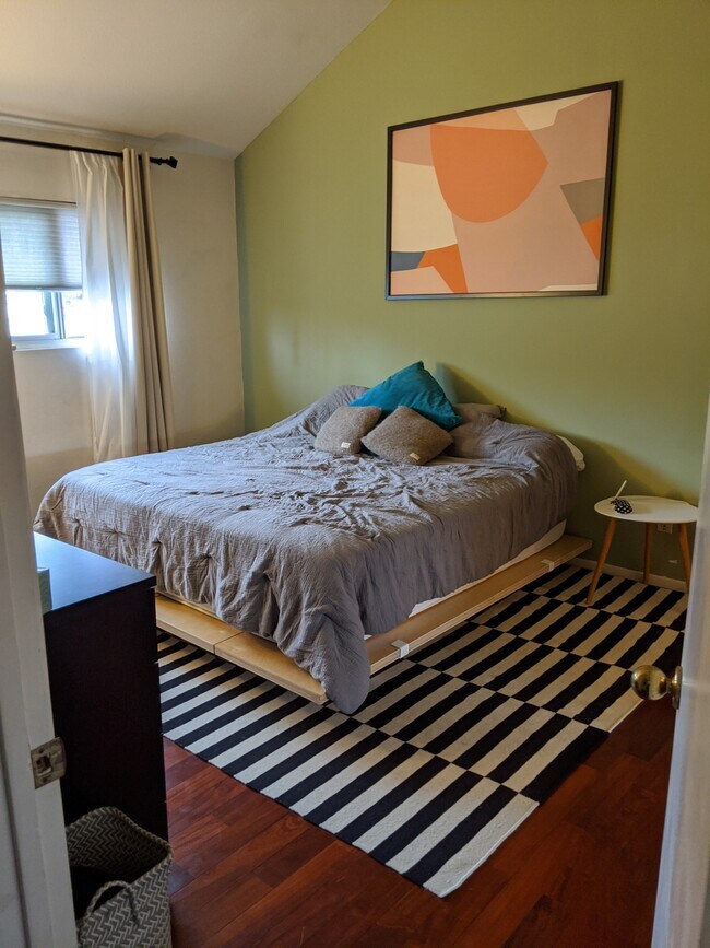 Master Bedroom - 9808 Regent St