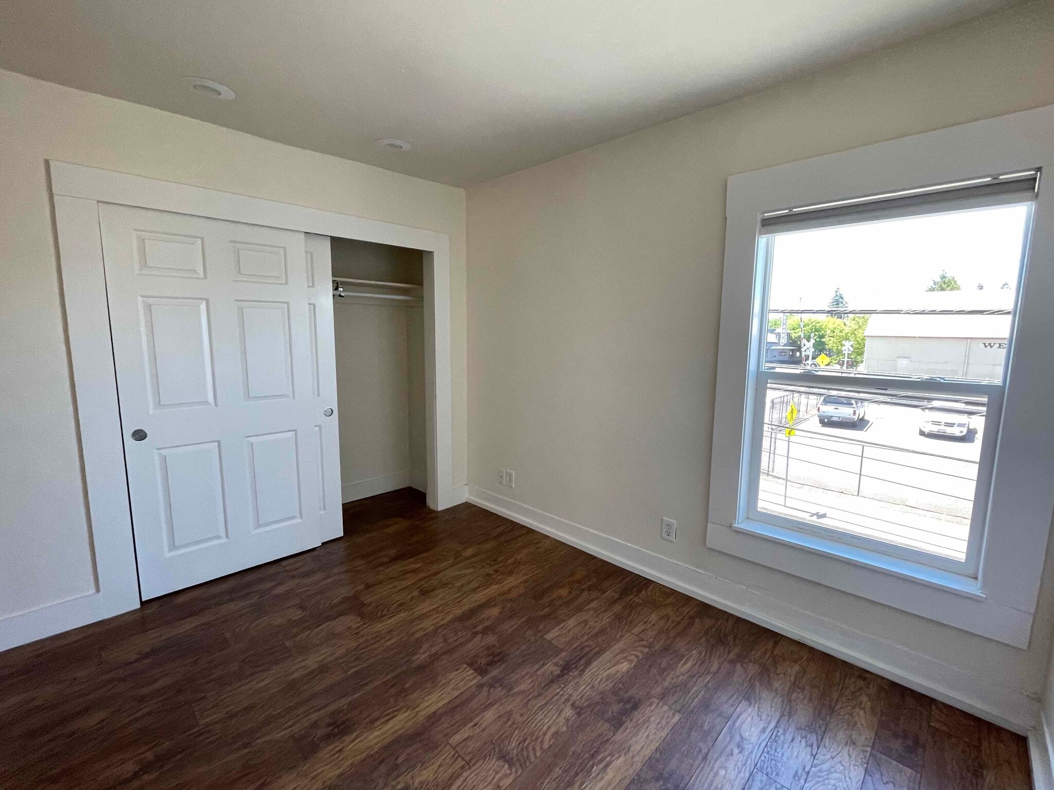 Building Photo - 103 7th St