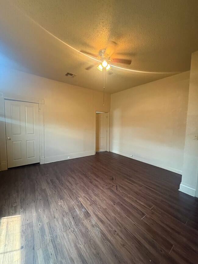 Building Photo - GREAT HIGHLAND APARTMENT