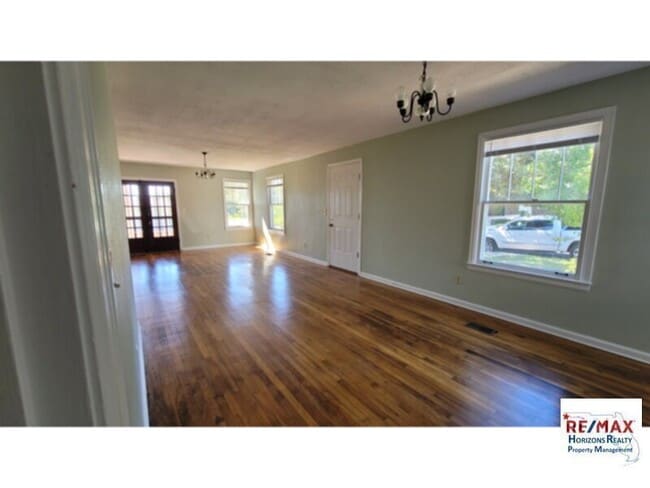 Building Photo - Beautiful Remodeled Home!