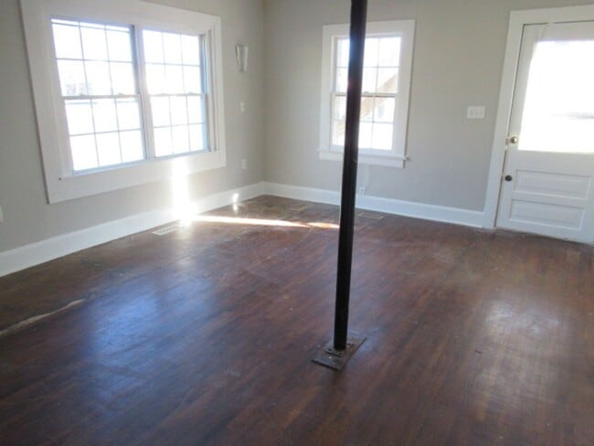 Building Photo - 1404 Maple St