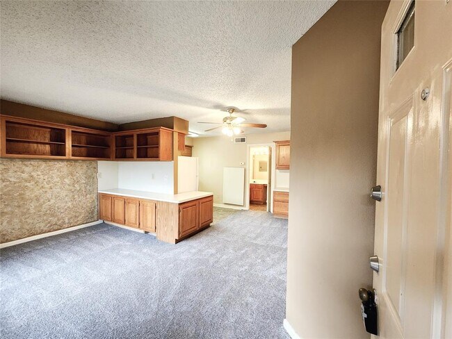 Building Photo - 1311 Antoine Dr