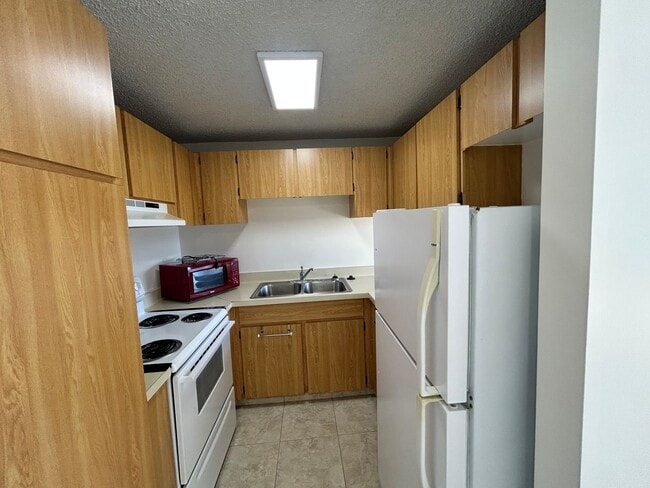 Primary Photo - Great McCully 1-bedroom