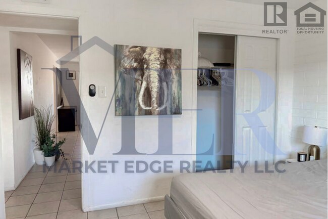 Building Photo - 4711