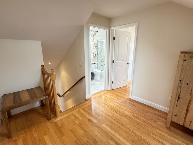 Building Photo - 882