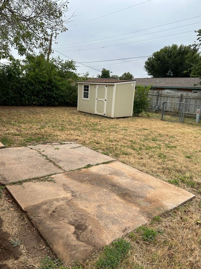 Building Photo - 3807 SE Camden Way