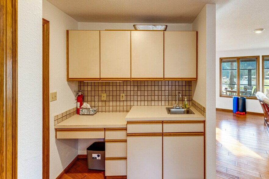 Building Photo - 902 Paiute Pl