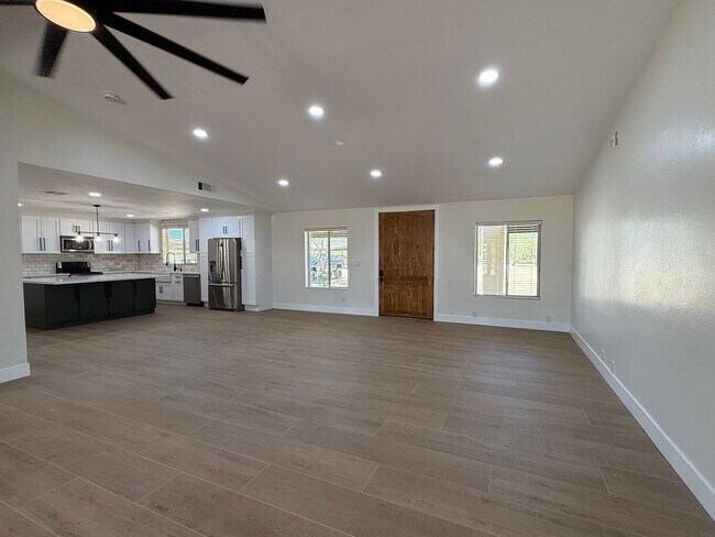 Building Photo - Cave Creek Horse Property