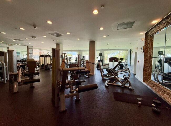 Building Photo - 2451 Brickell Ave