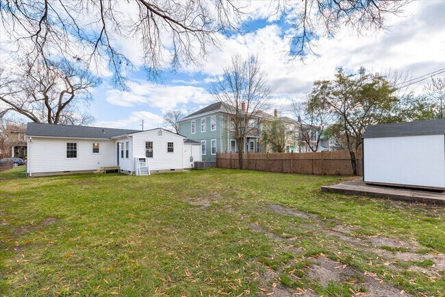 Building Photo - 2910 Fendall Ave