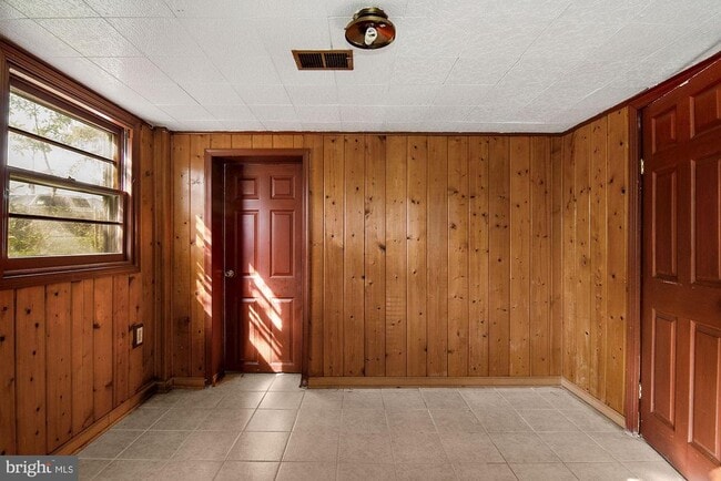 Building Photo - 6807 Dean Dr