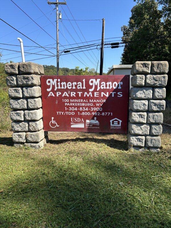Primary Photo - 100 Mineral Manor Way