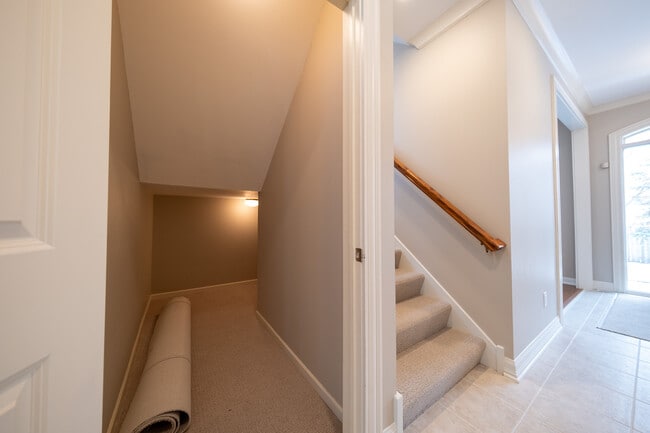 Building Photo - 3290 N Shore Dr