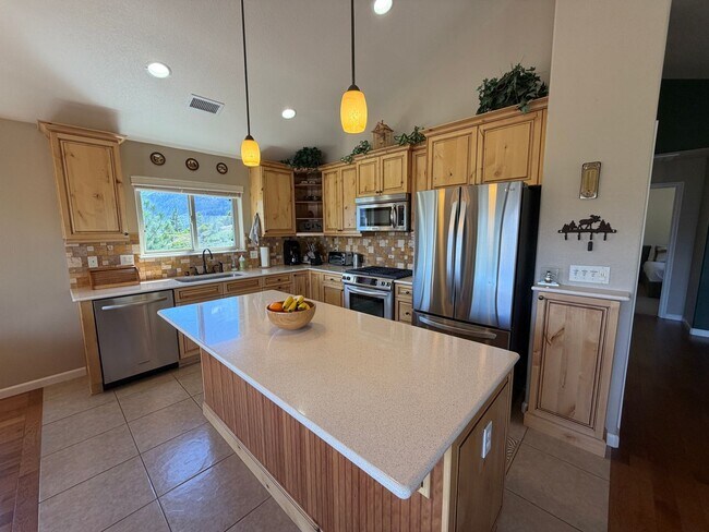 Building Photo - 799 Lookout Point Cir