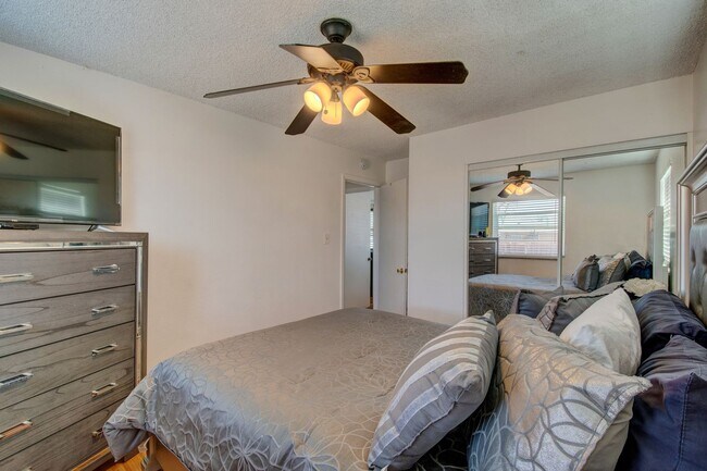 Building Photo - 5553 Crystal Way