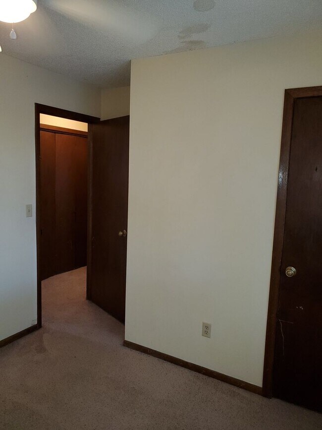 Building Photo - 2428 S Capri St