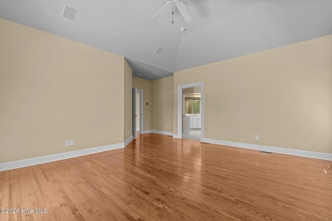 Building Photo - 50 Oak Meadow Rd